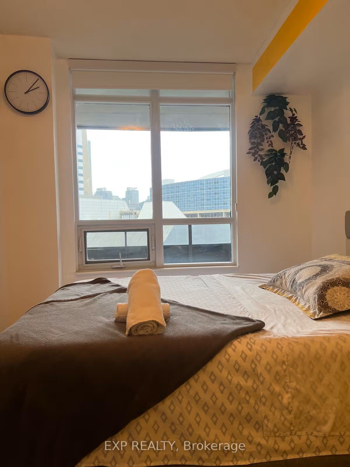 20 Blue Jays Way 814