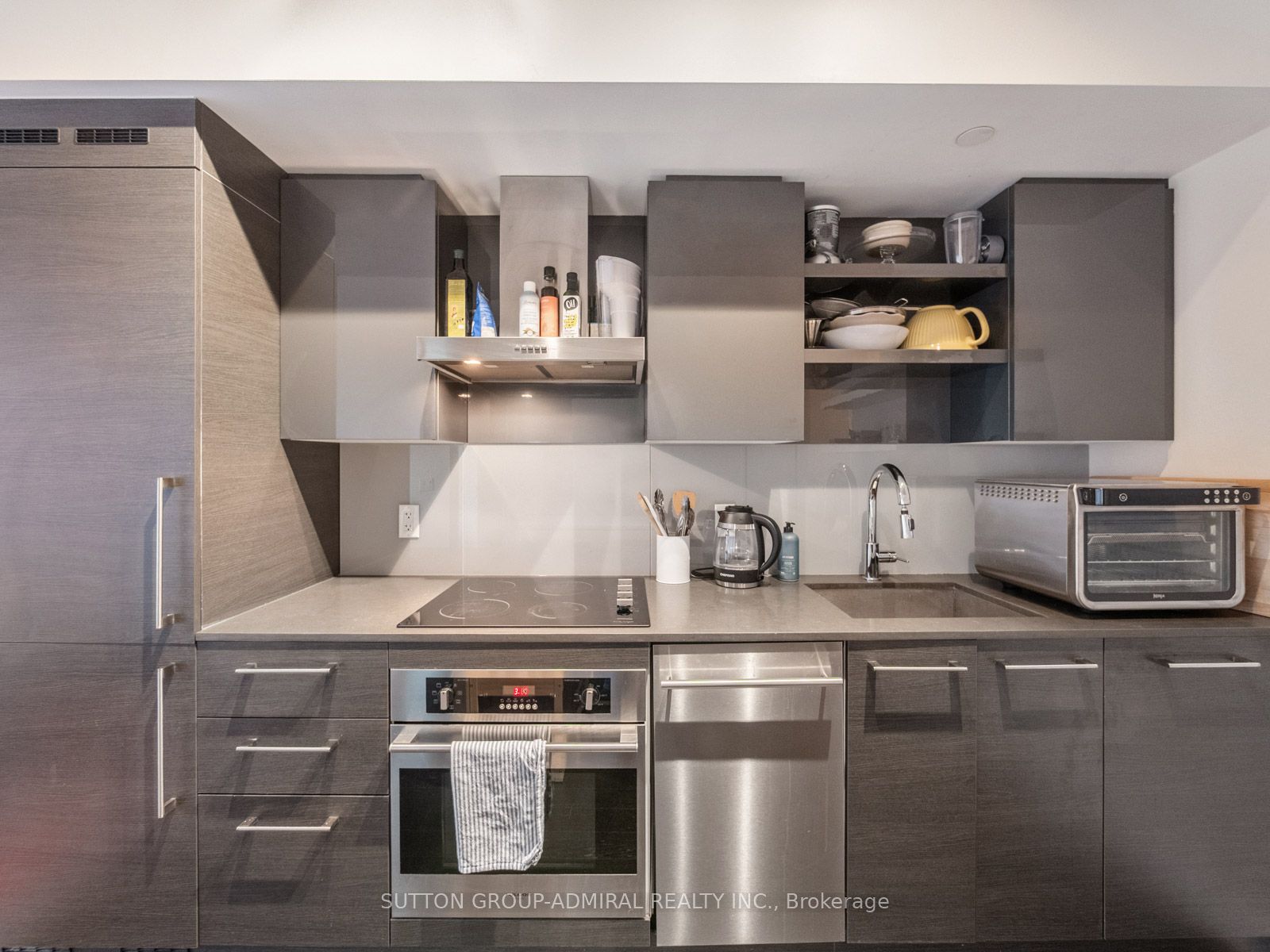 1030 King Street W LPH31