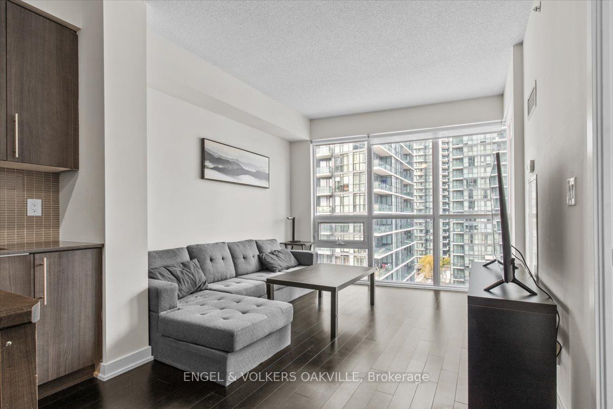 510 Curran Place 1105