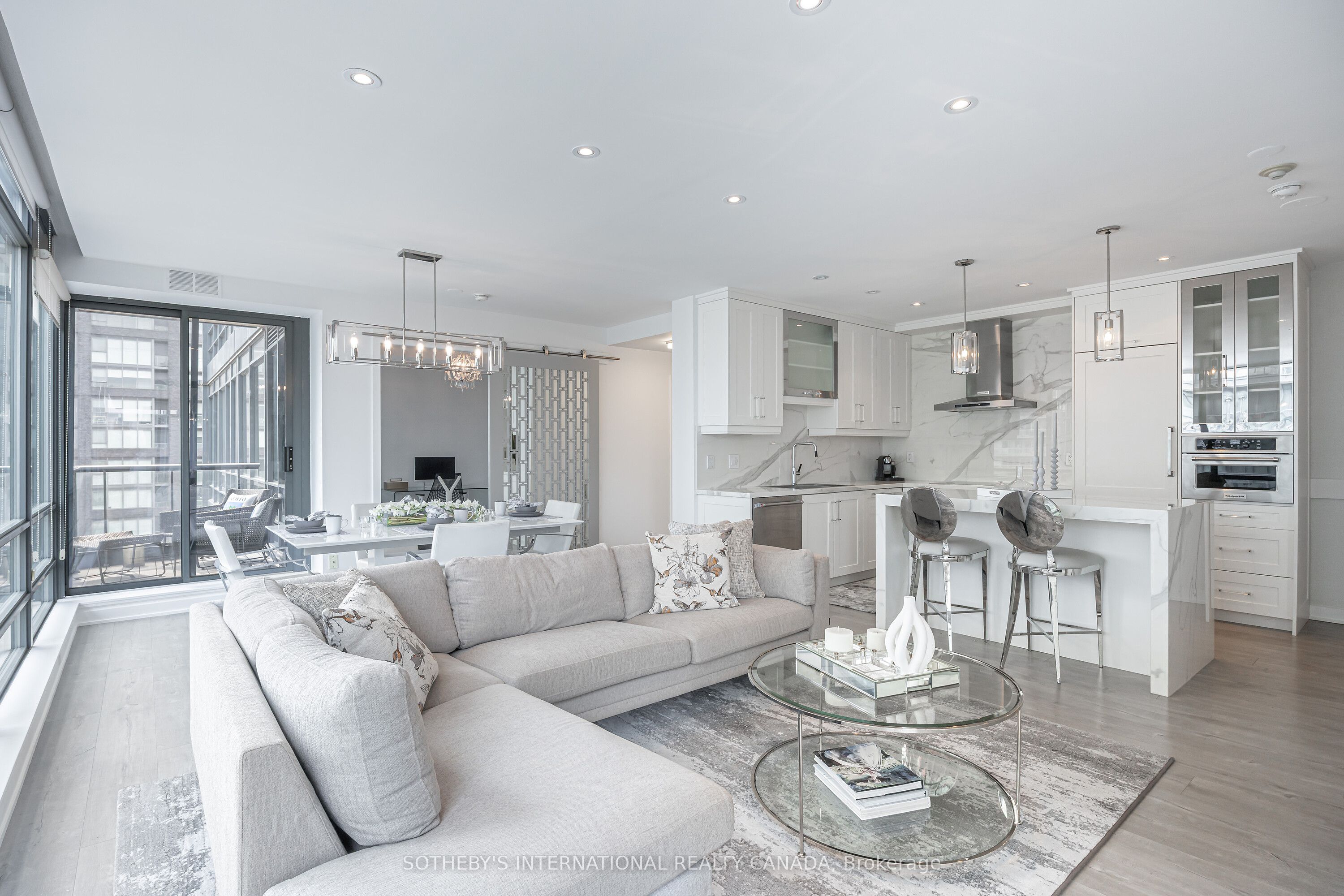 438 King Street W 1901