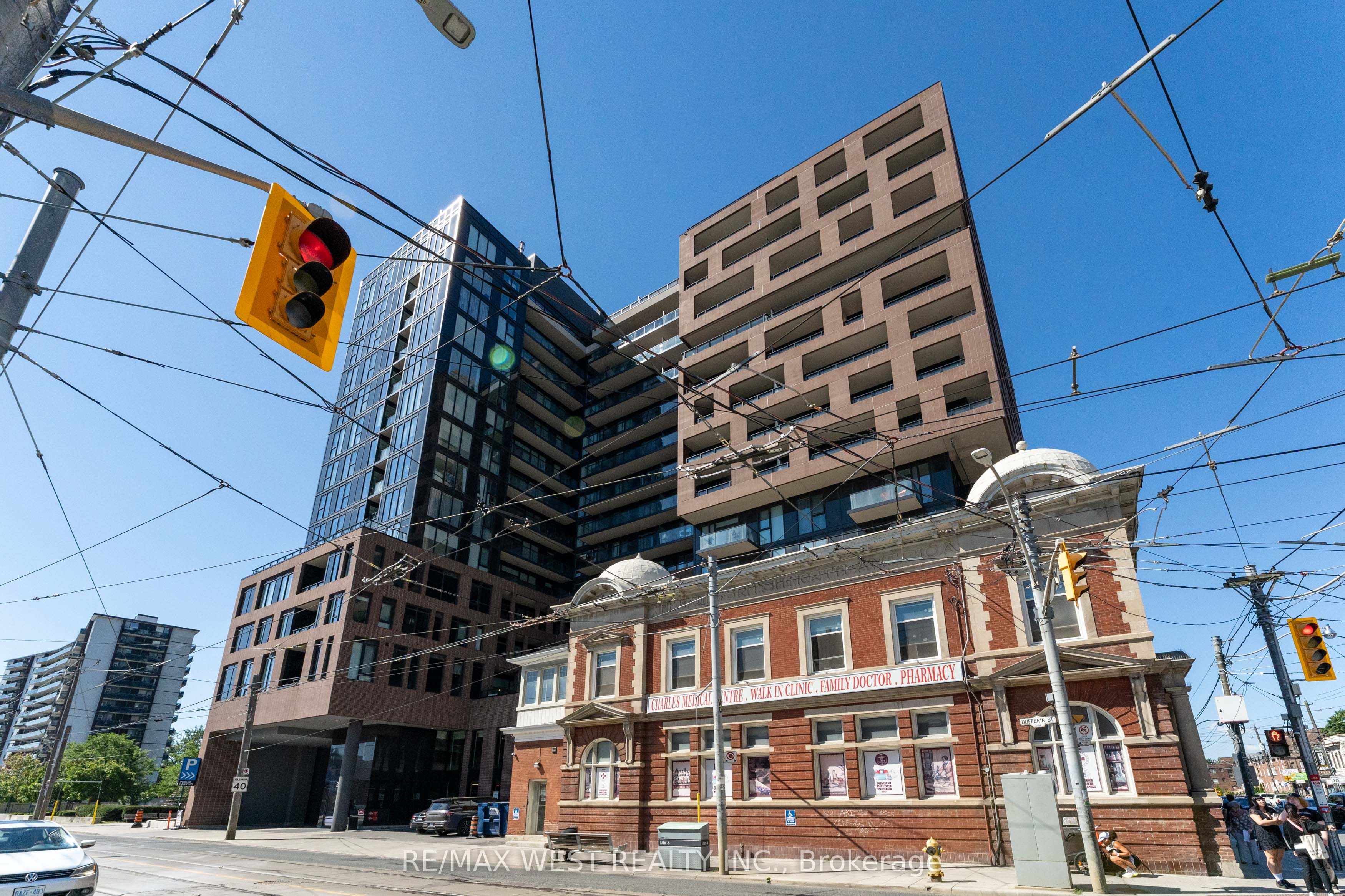 270 Dufferin Street W 1207