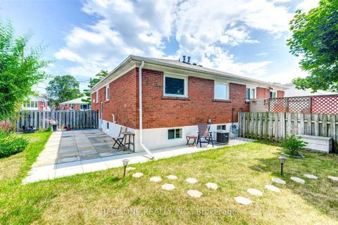 3482 Ashcroft Crescent Bsmt Mississauga ON L5C 2E7