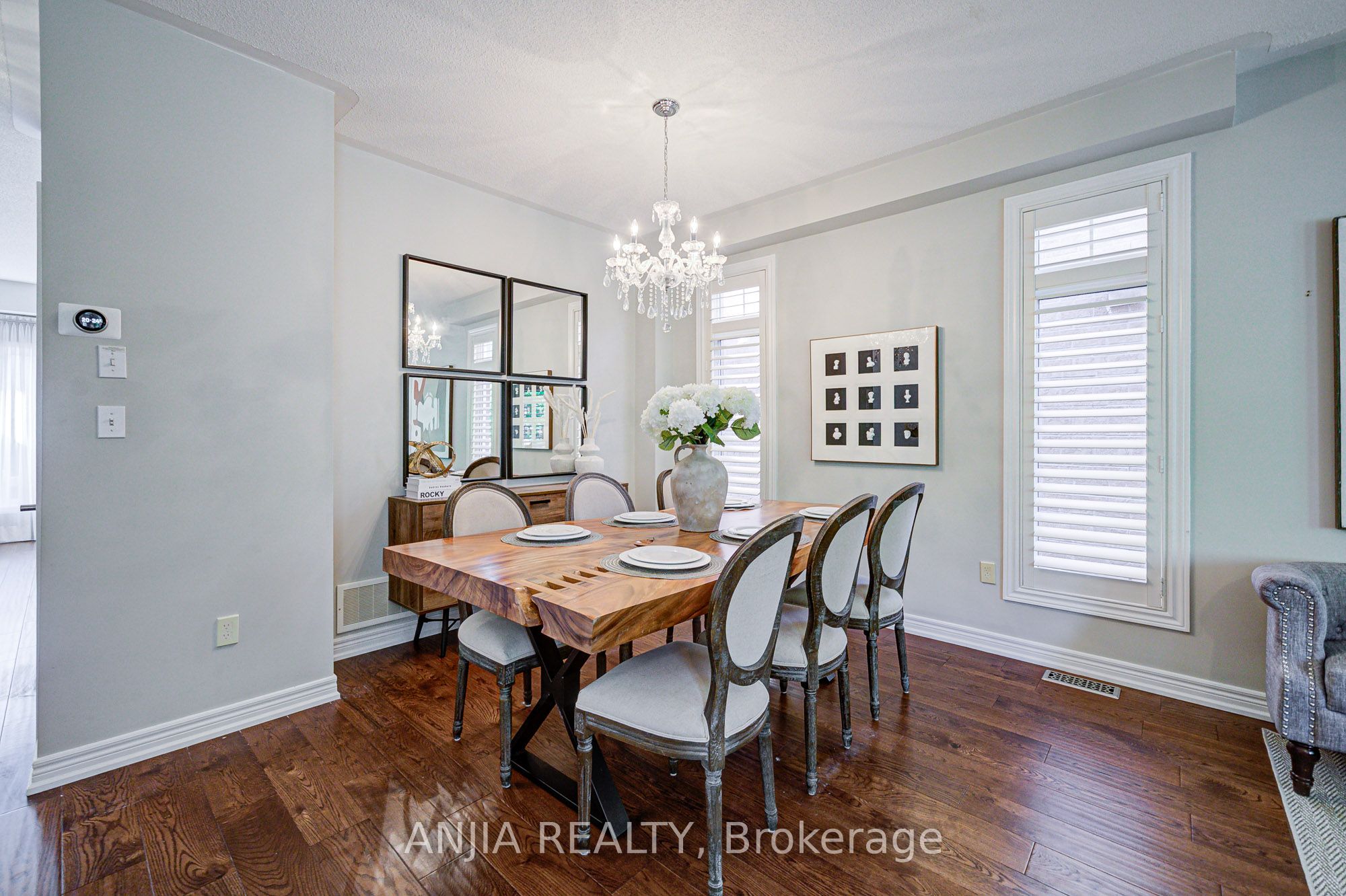 54 Rainbow Valley Crescent