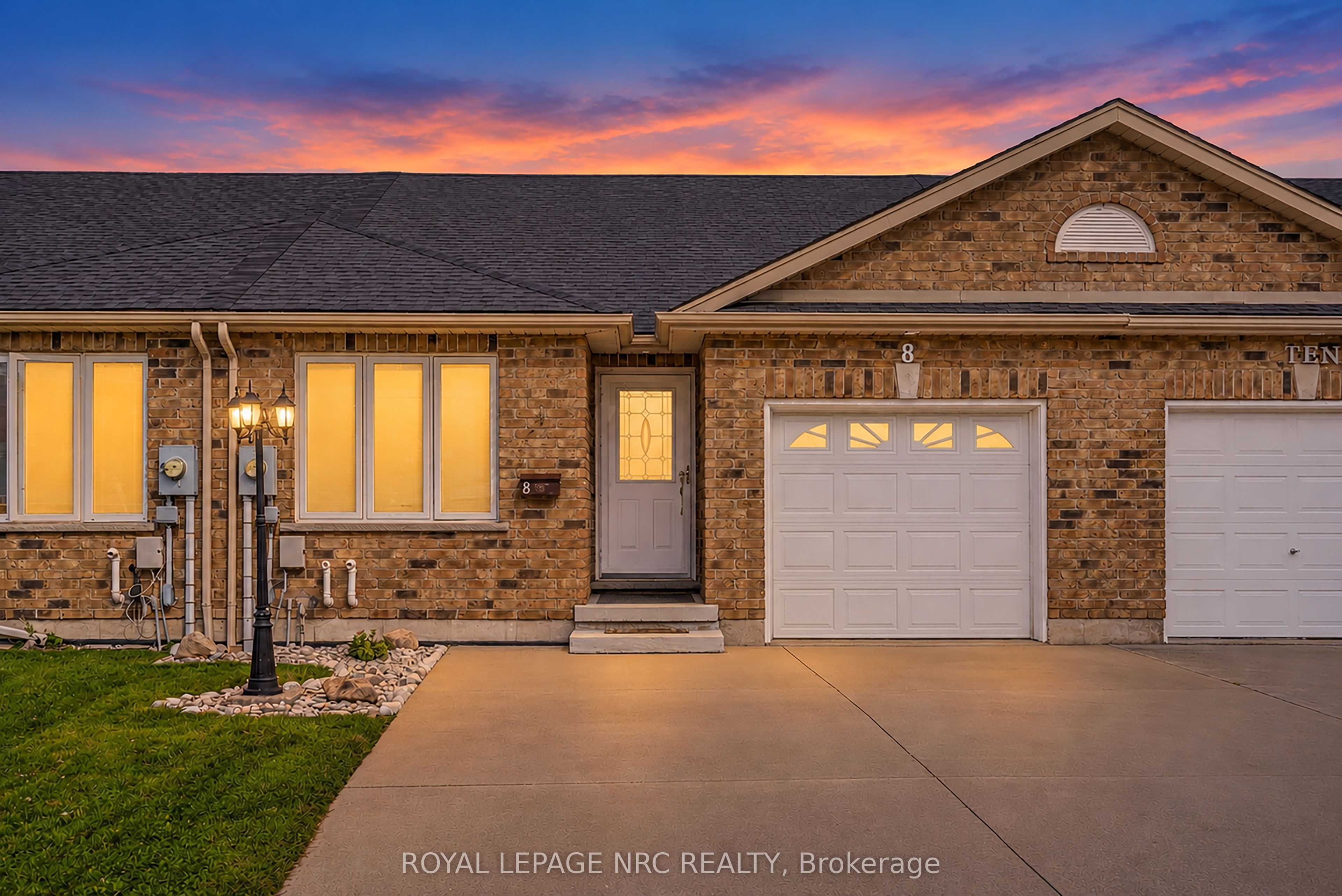 8 Bluegrass Crescent