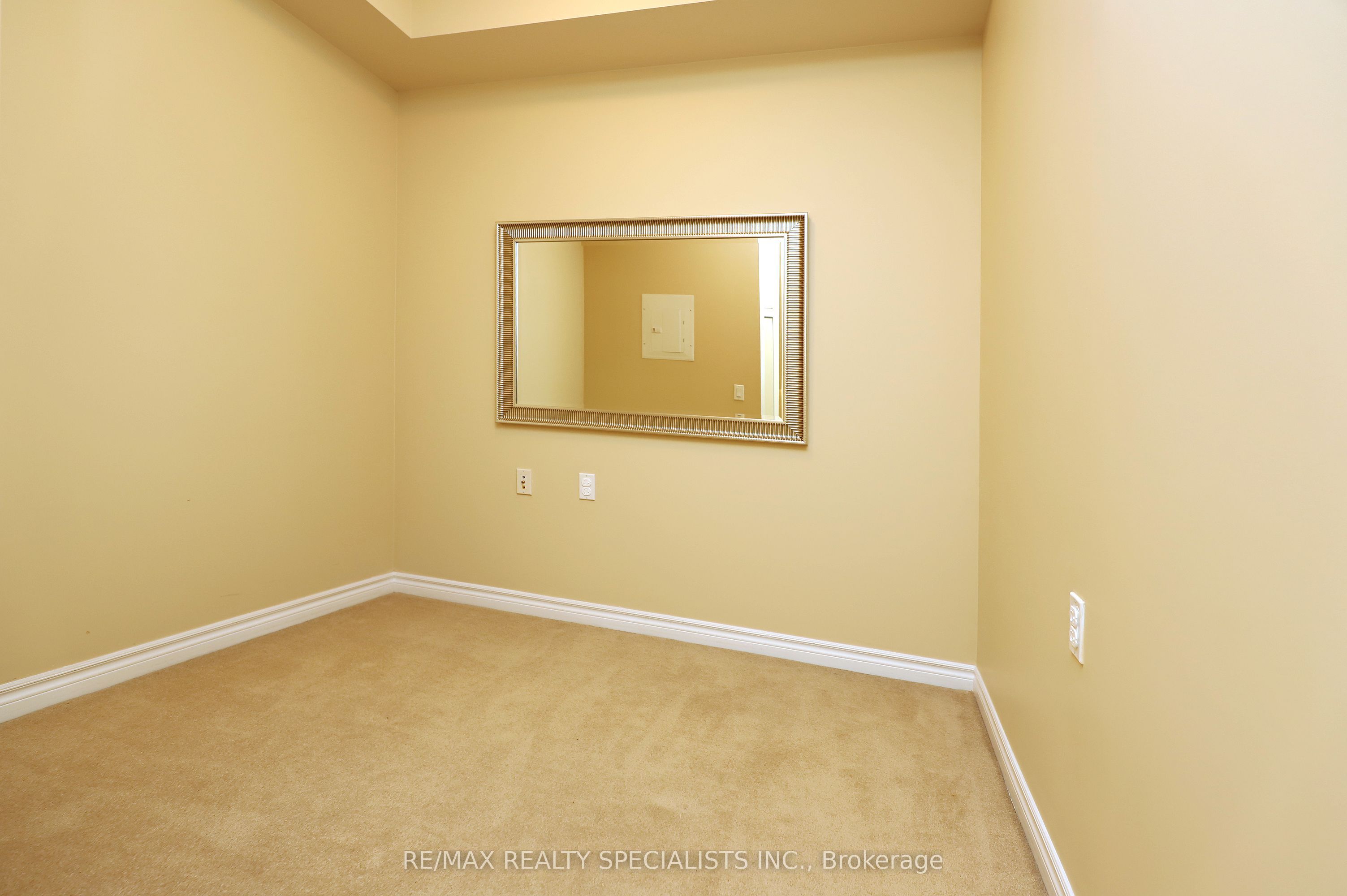 810 Scollard Court 809