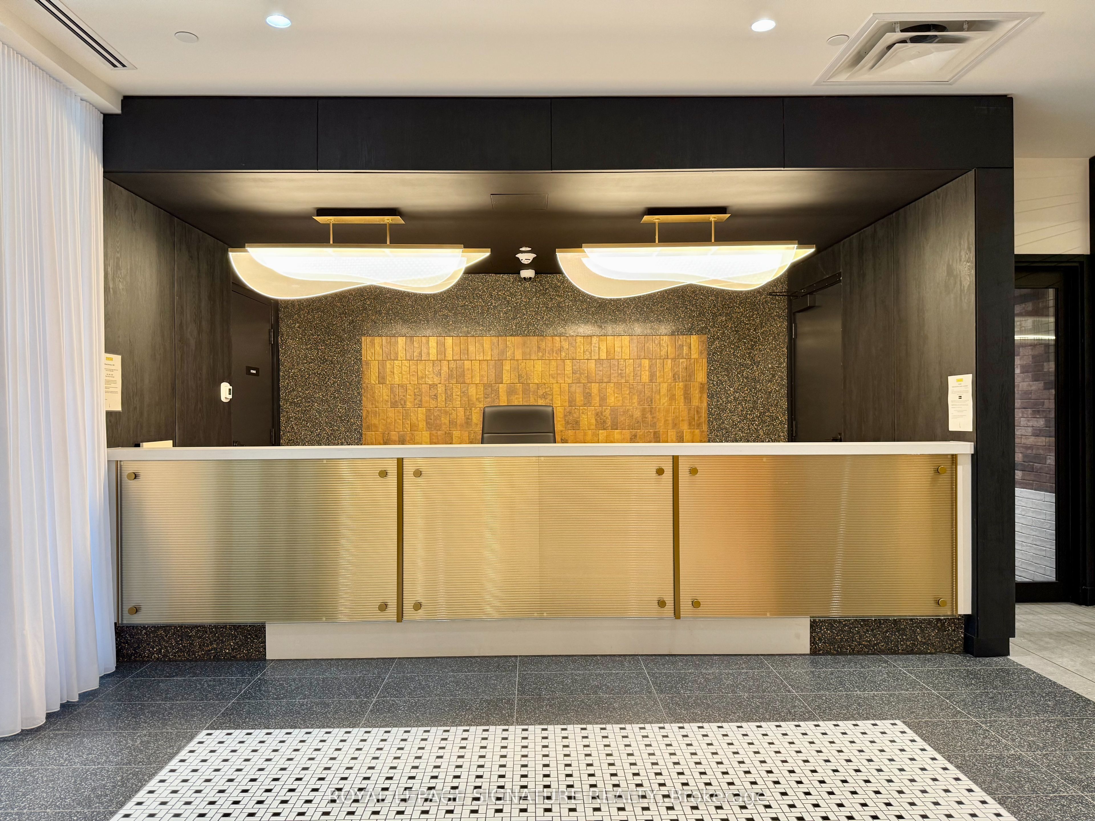 5 Lakeview Avenue 206