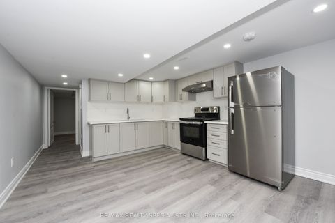 33 Bluffwood Crescent Brampton ON L6P 2P3