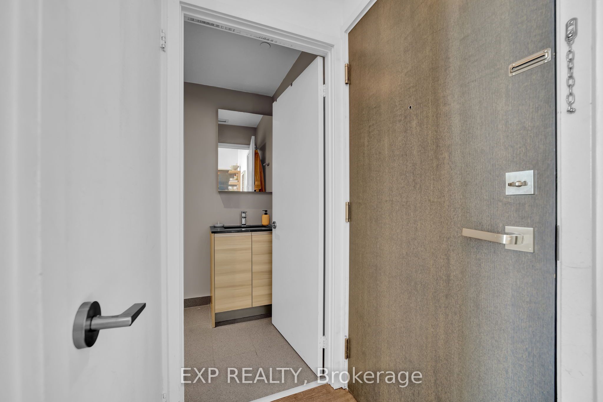 1238 Dundas St Street E 804