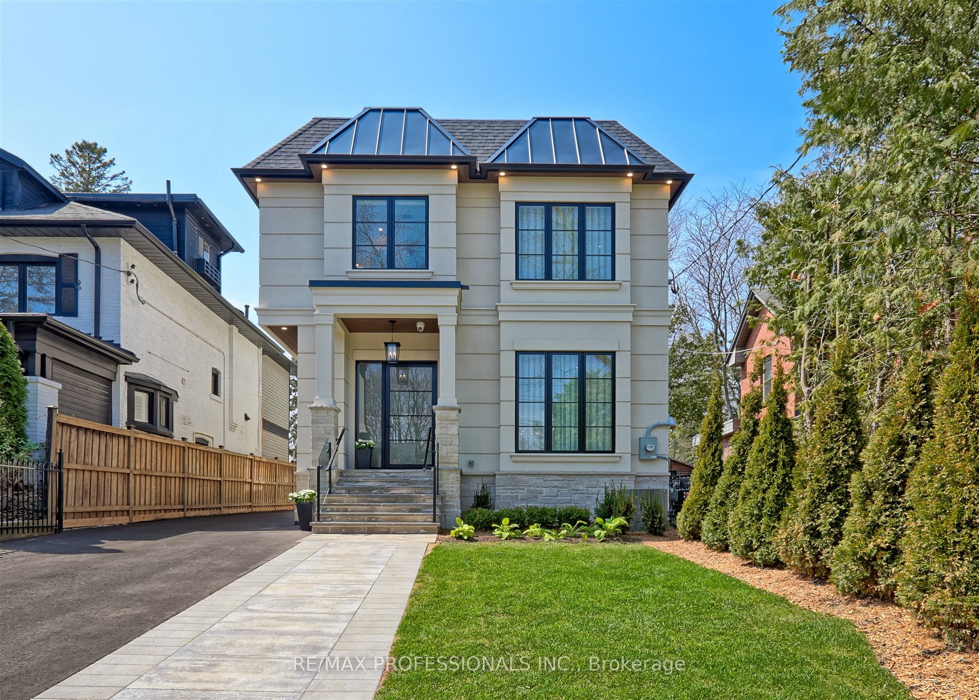 466 Prince Edward Drive N