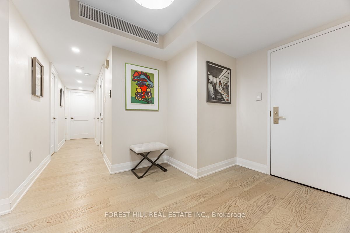 900 Yonge Street 201