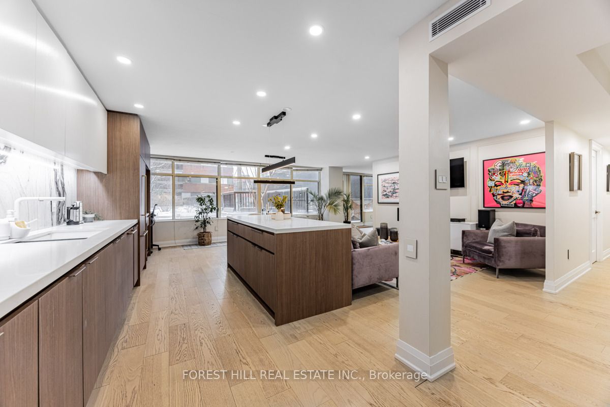 900 Yonge Street 201