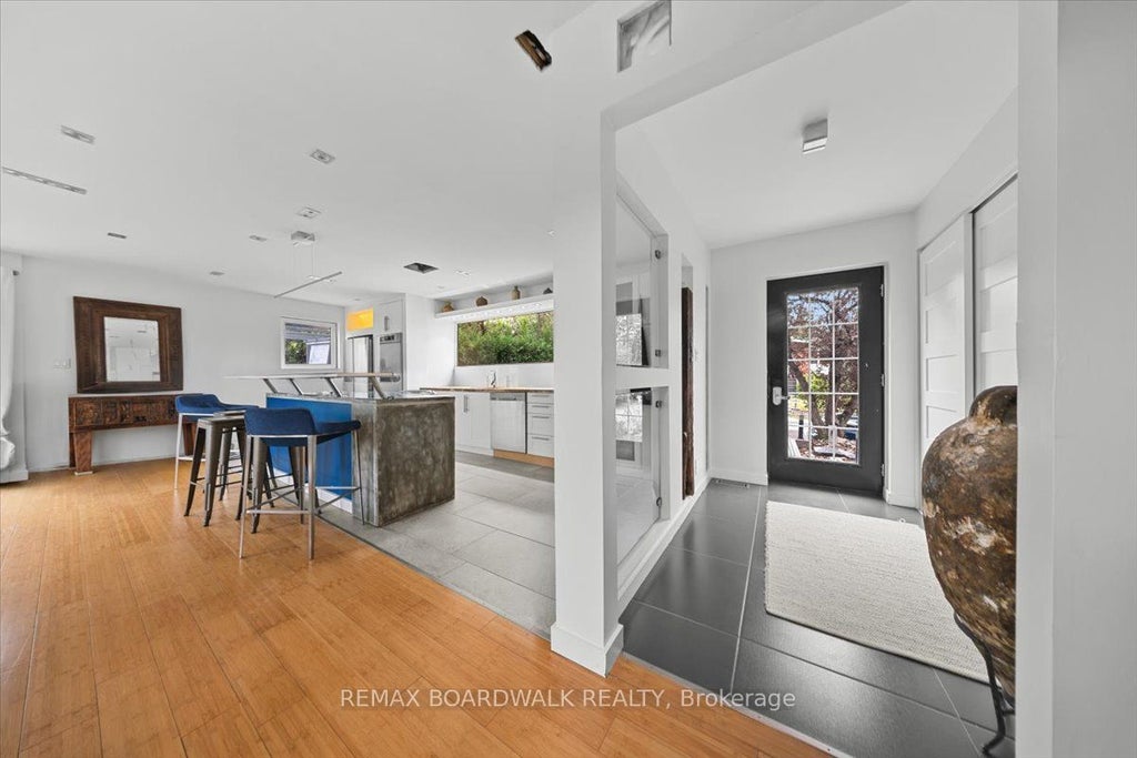Photo of 152 Duford Street, Vanier and Kingsview Park, ON K2L 6Z7 (MLS # X13757814)