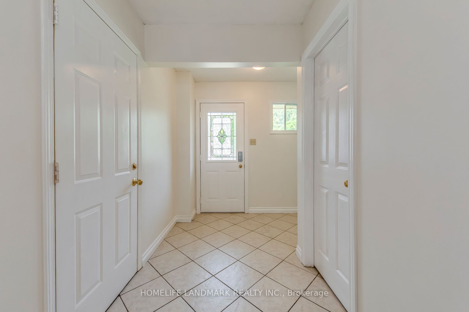 1226 Cottonwood Crescent