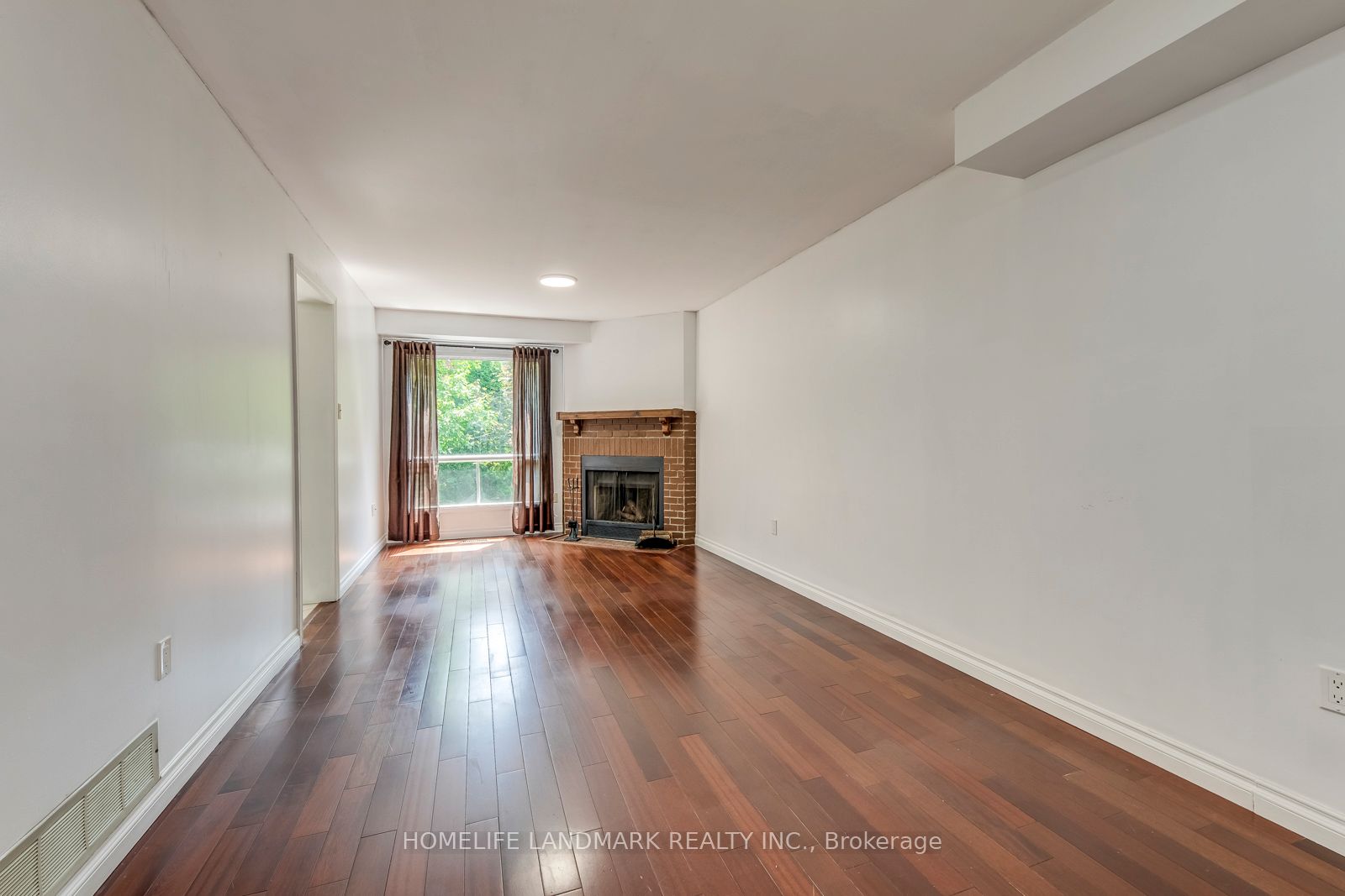 1226 Cottonwood Crescent