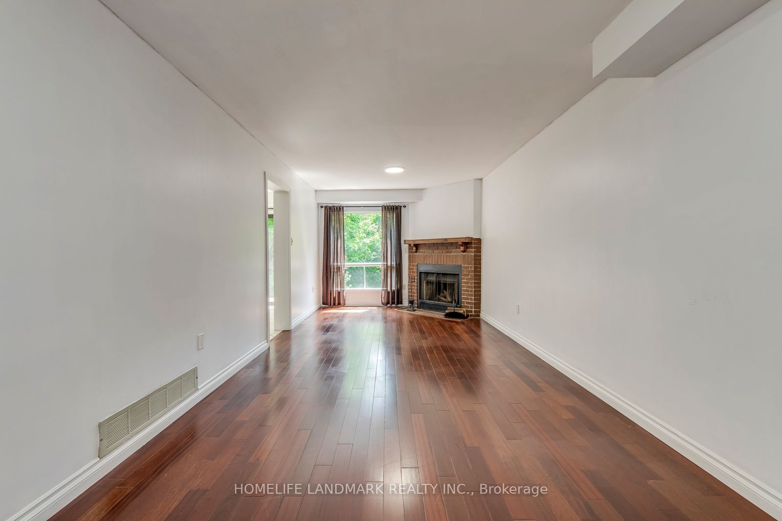 1226 Cottonwood Crescent