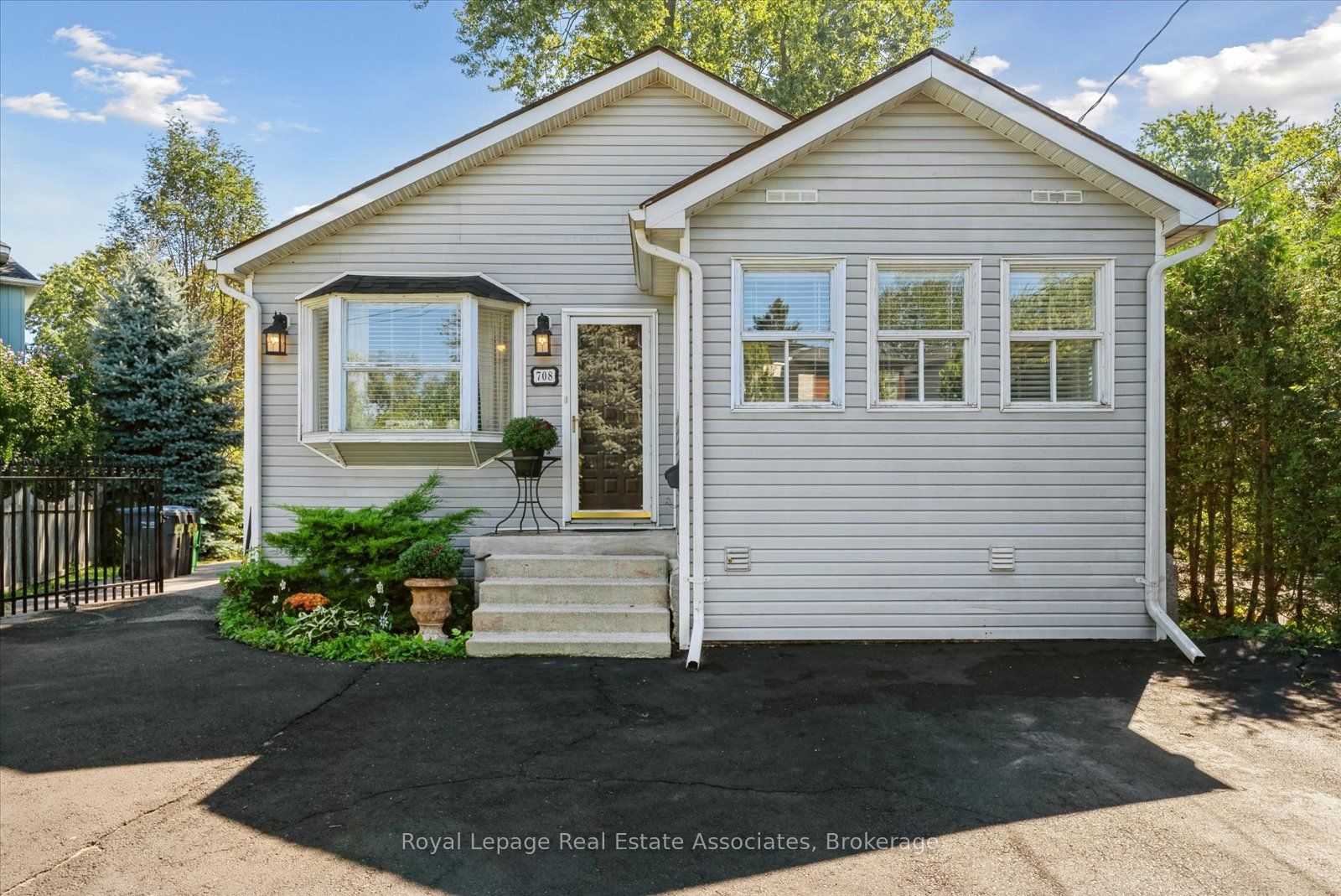 708 Montbeck Crescent