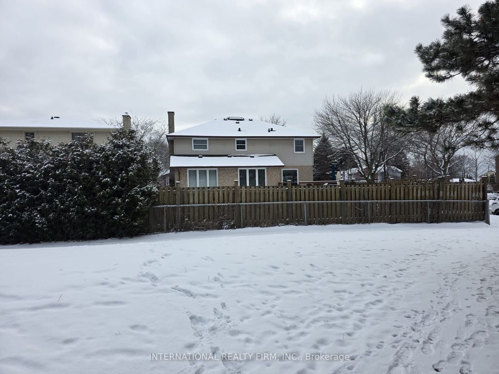 Photo of 660 Whistler Drive N, Oshawa, ON L1J 7N7 (MLS # E12768174)