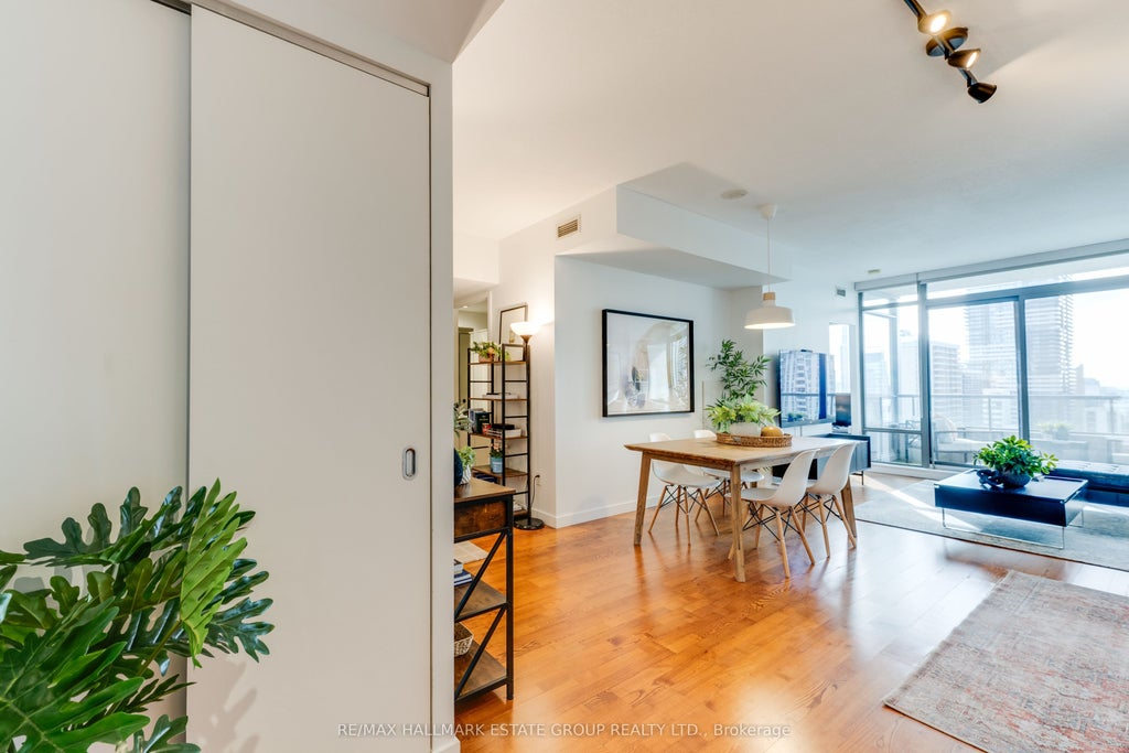 Photo of 285 Mutual Street #2201, Toronto, ON M4Y 3C5 (MLS # C14110712)