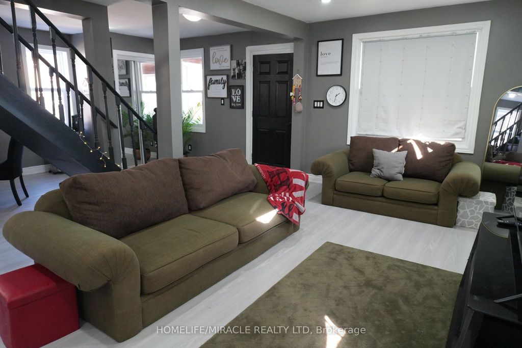 Photo of 6269 Franklin Avenue, Niagara Falls, ON L2G 4Z4 (MLS # X12868004)