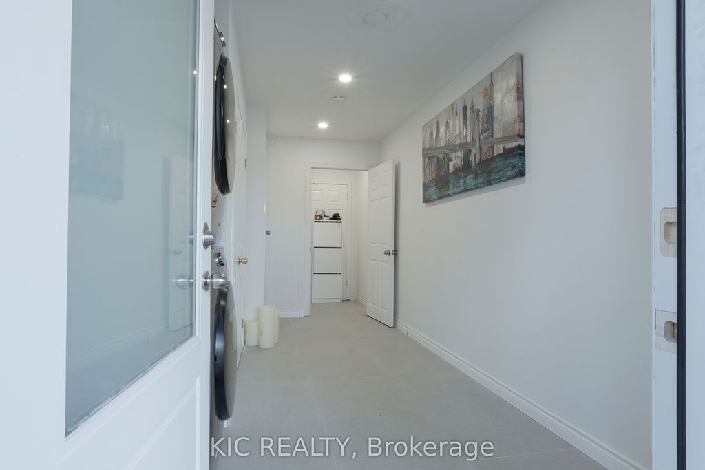 Photo of 249 Tampico Road, Richmond Hill, ON L4C 4R8 (MLS # N13423550)