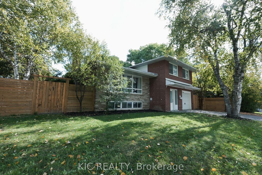 Photo of 249 Tampico Road, Richmond Hill, ON L4C 4R8 (MLS # N13423550)