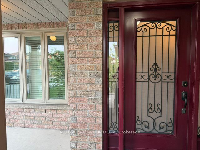 24 Arborview Crescent Upper