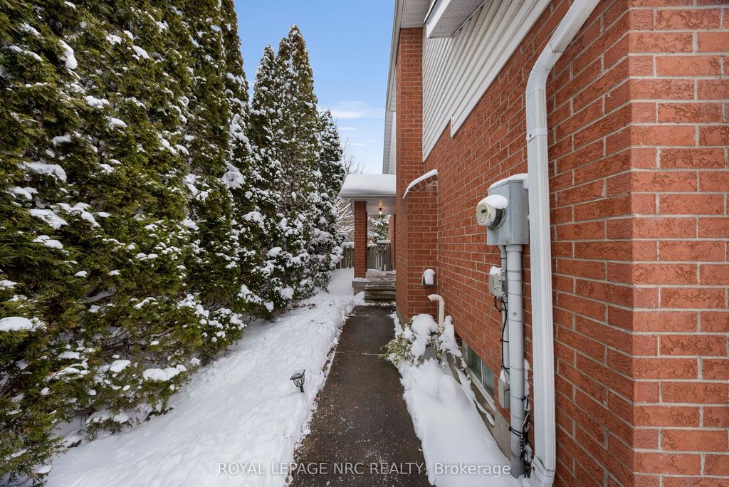 Photo of 41 Huntington Lane, St. Catharines, ON L2S 3R5 (MLS # X12764688)