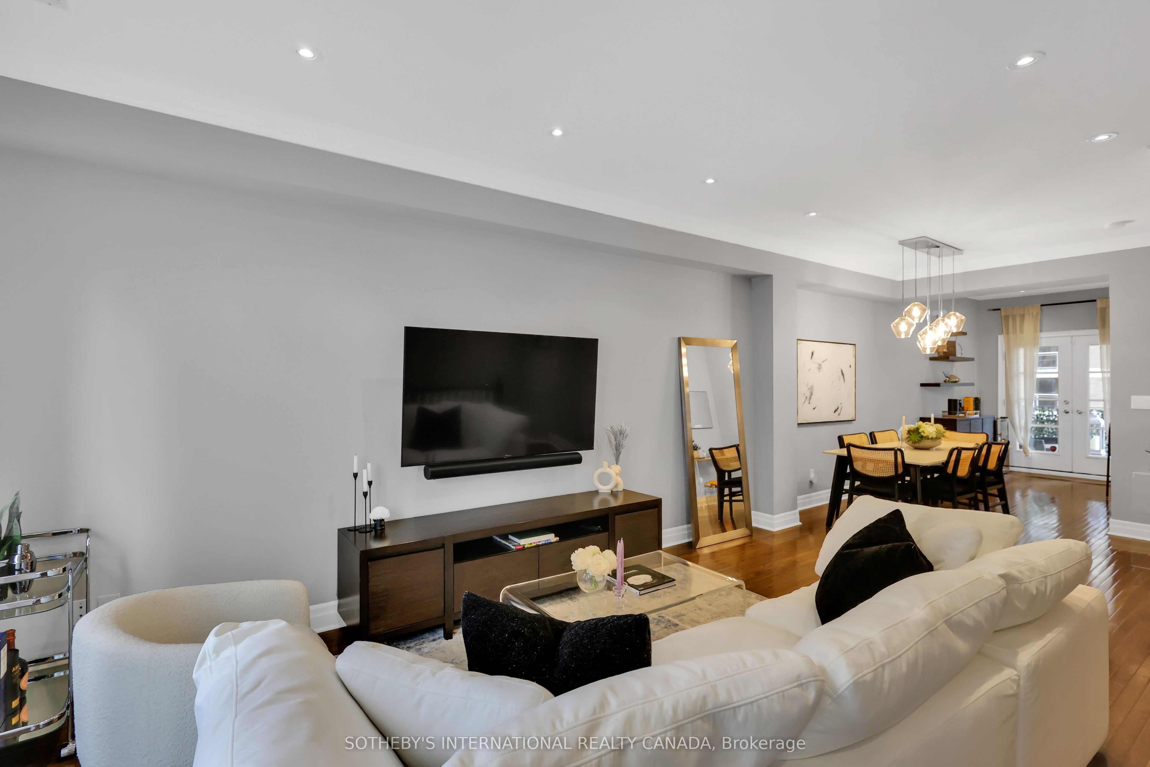 45 Pleasant Boulevard