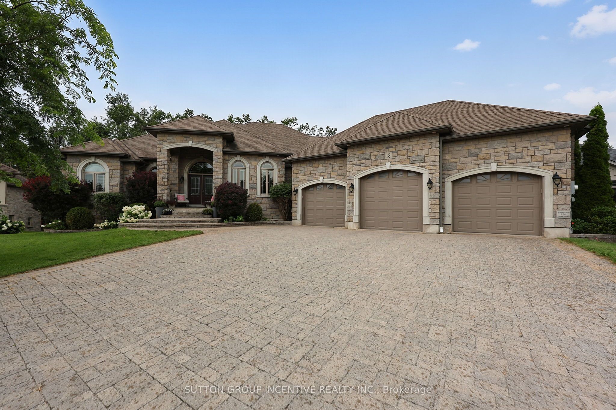 18 Lloyd Cook Drive W