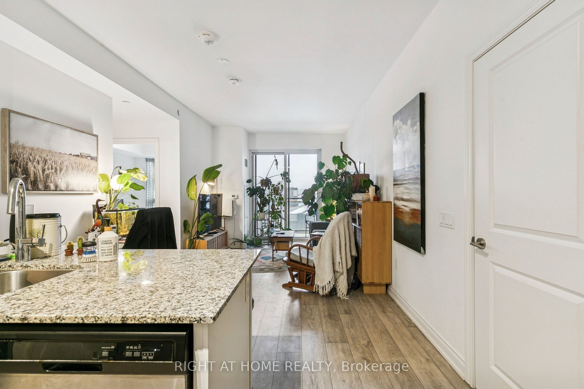 1050 Main Street E 501