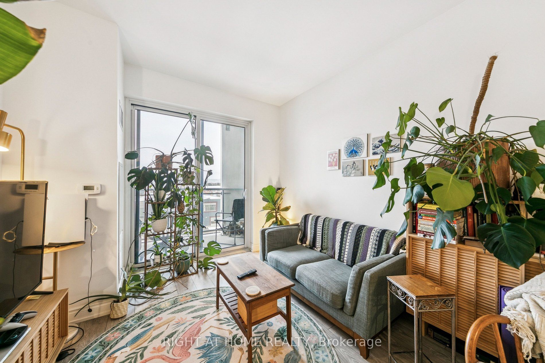 1050 Main Street E 501