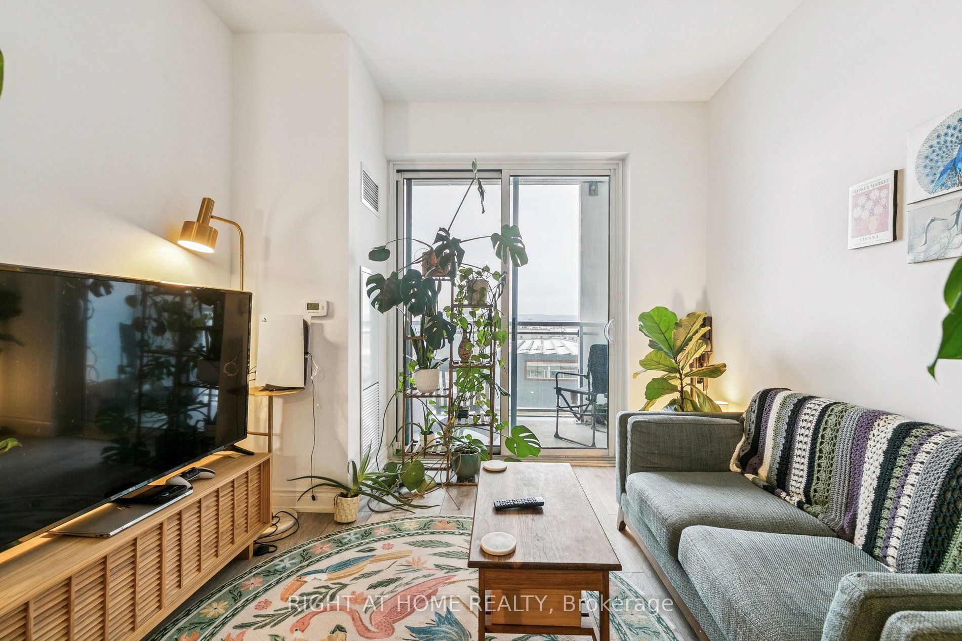 1050 Main Street E 501