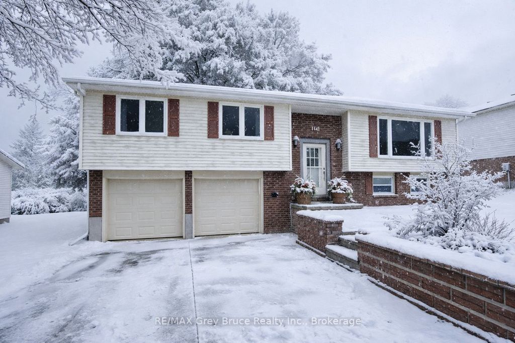 Photo of 260 8th A Avenue E, Owen Sound, ON N4K 6L2 (MLS # X12492576)