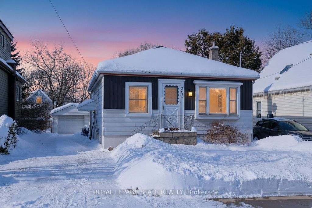 Photo of 302 East 27th Street, Hamilton, ON L8V 3G6 (MLS # X12732402)