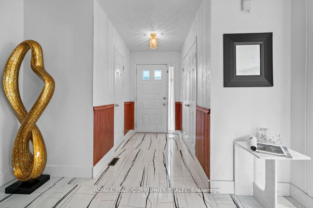 Photo of 104 Garden Drive, Barrie, ON L4N 5K2 (MLS # S12786640)