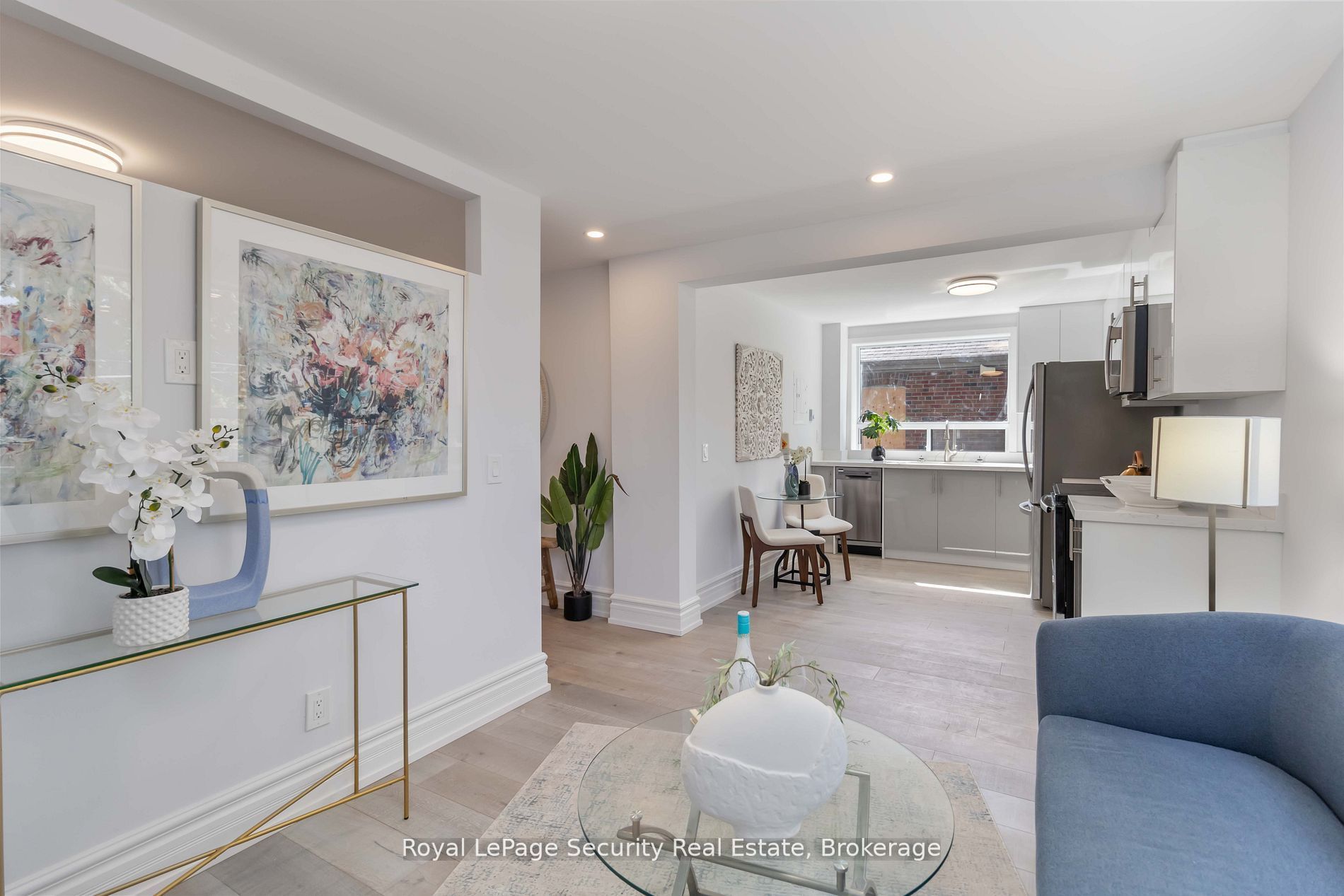 328 Lakeshore Road E 4