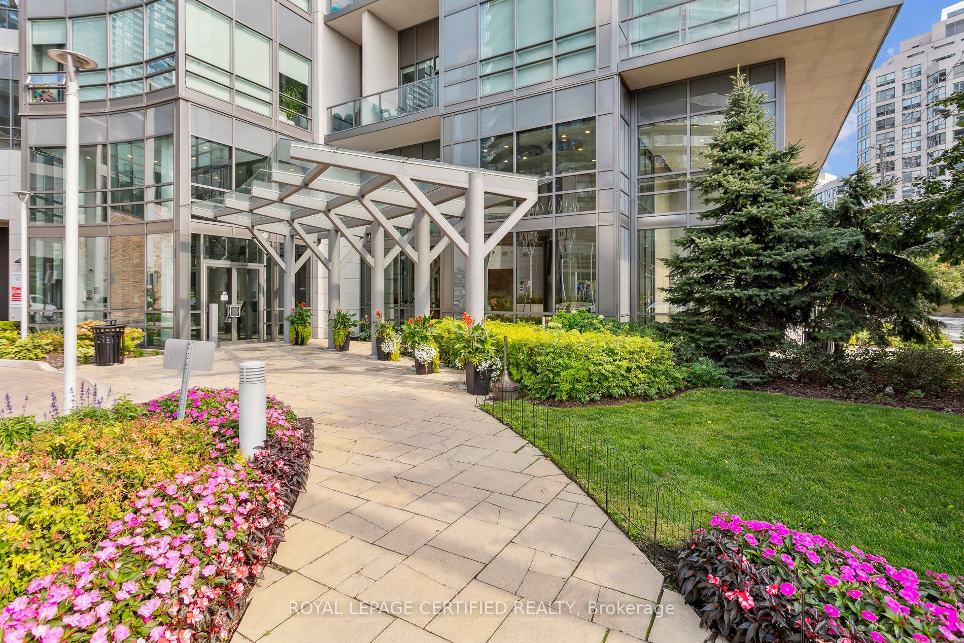 2240 Lakeshore Boulevard W 1208