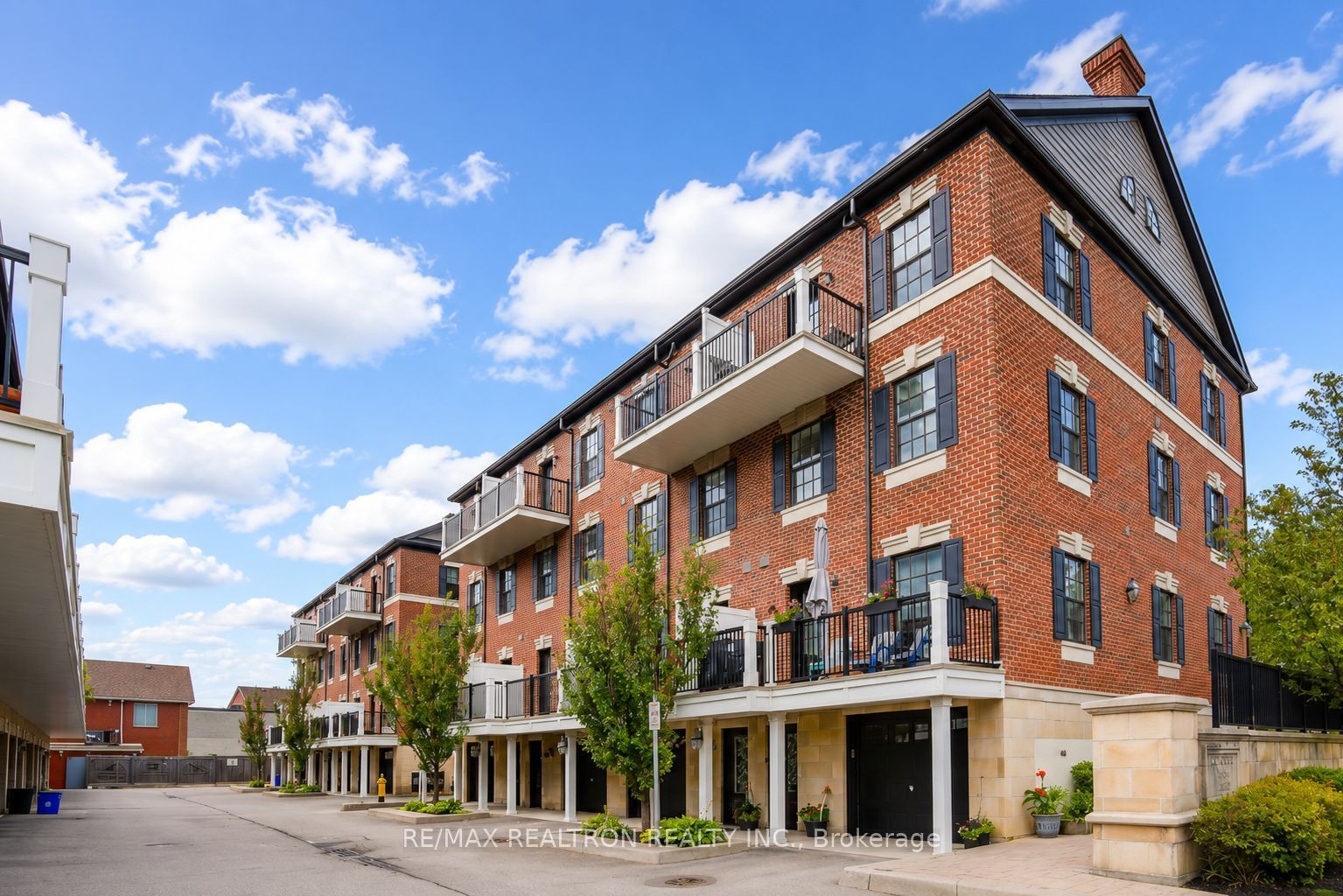 10060 Keele Street 11