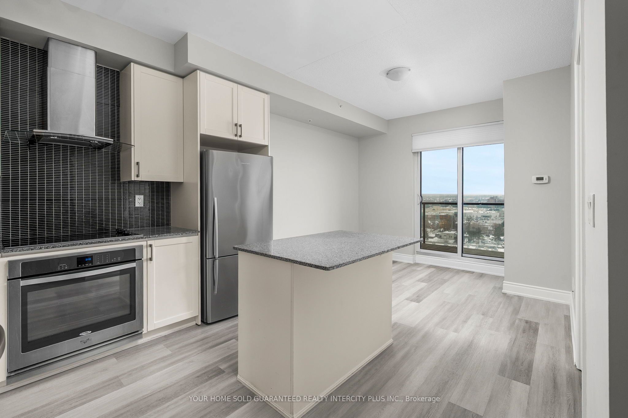 9090 Yonge Street 1503