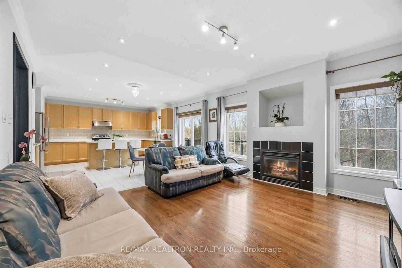 10 Dovetail Drive