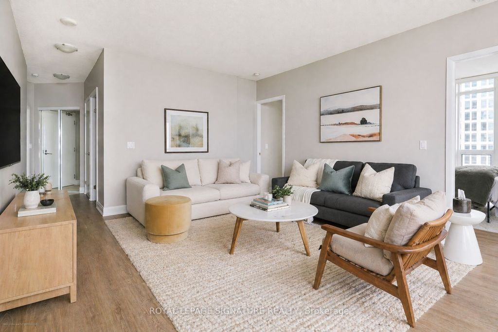 Photo of 215 Fort York Boulevard #2104, Toronto, ON M5V 4A2 (MLS # C13065152)
