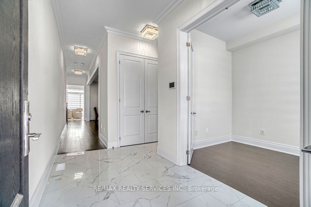 1252 Queens Plate Road