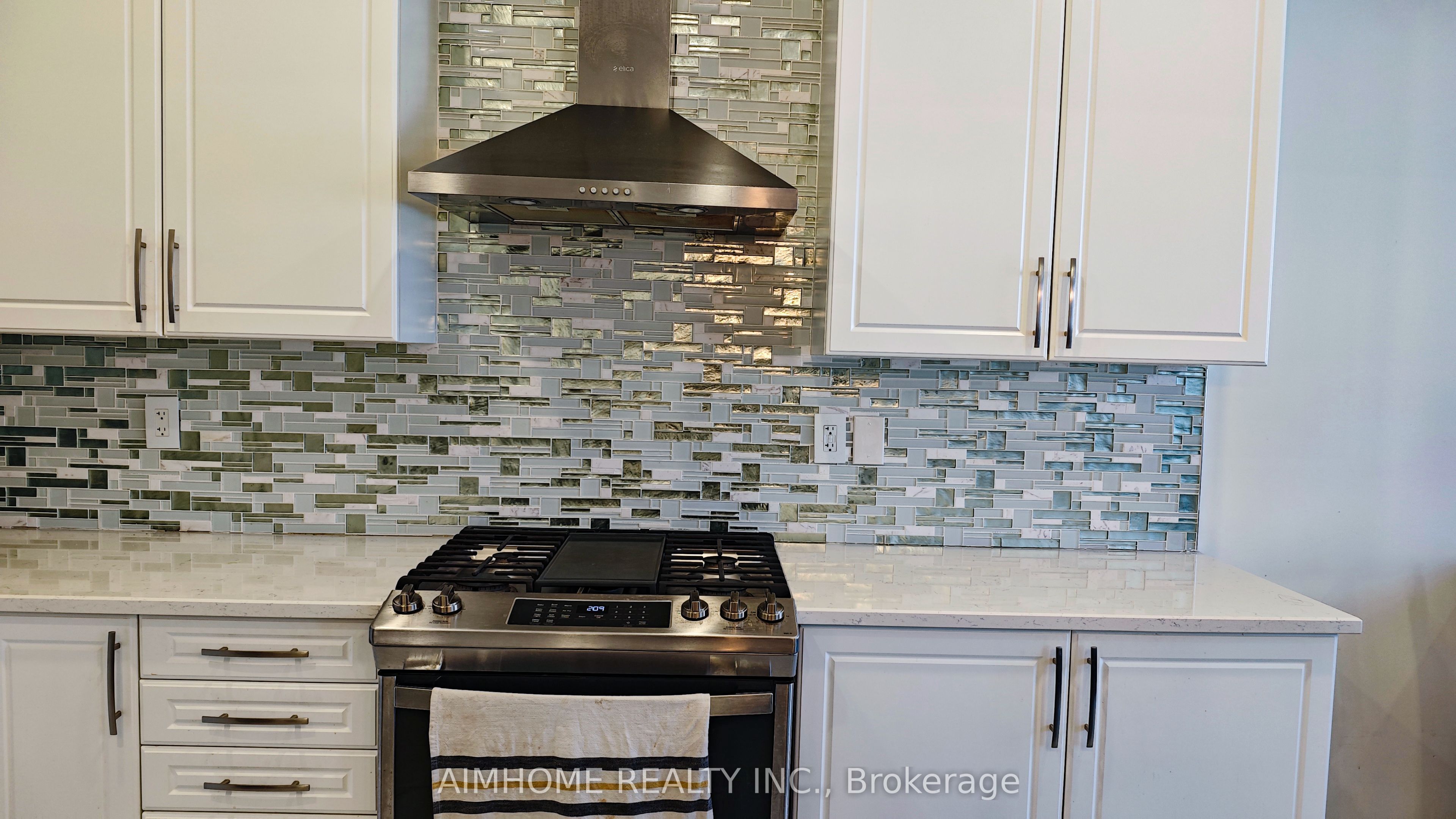 50 Drizzel Crescent Upper Level