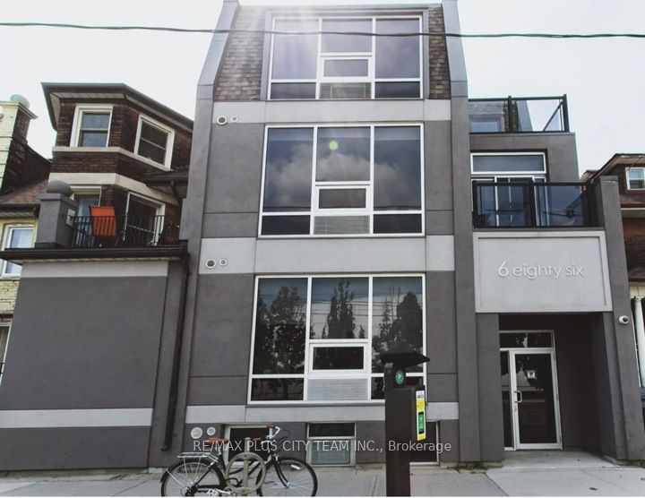 686 Bathurst Street 204
