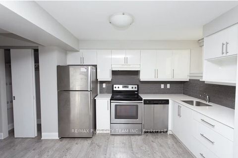 686 Bathurst Street 204