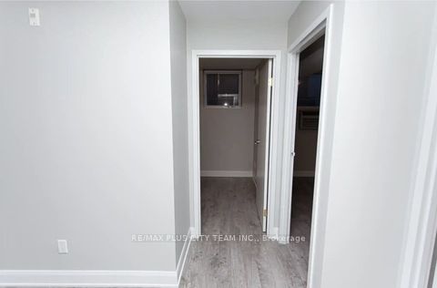 686 Bathurst Street 204