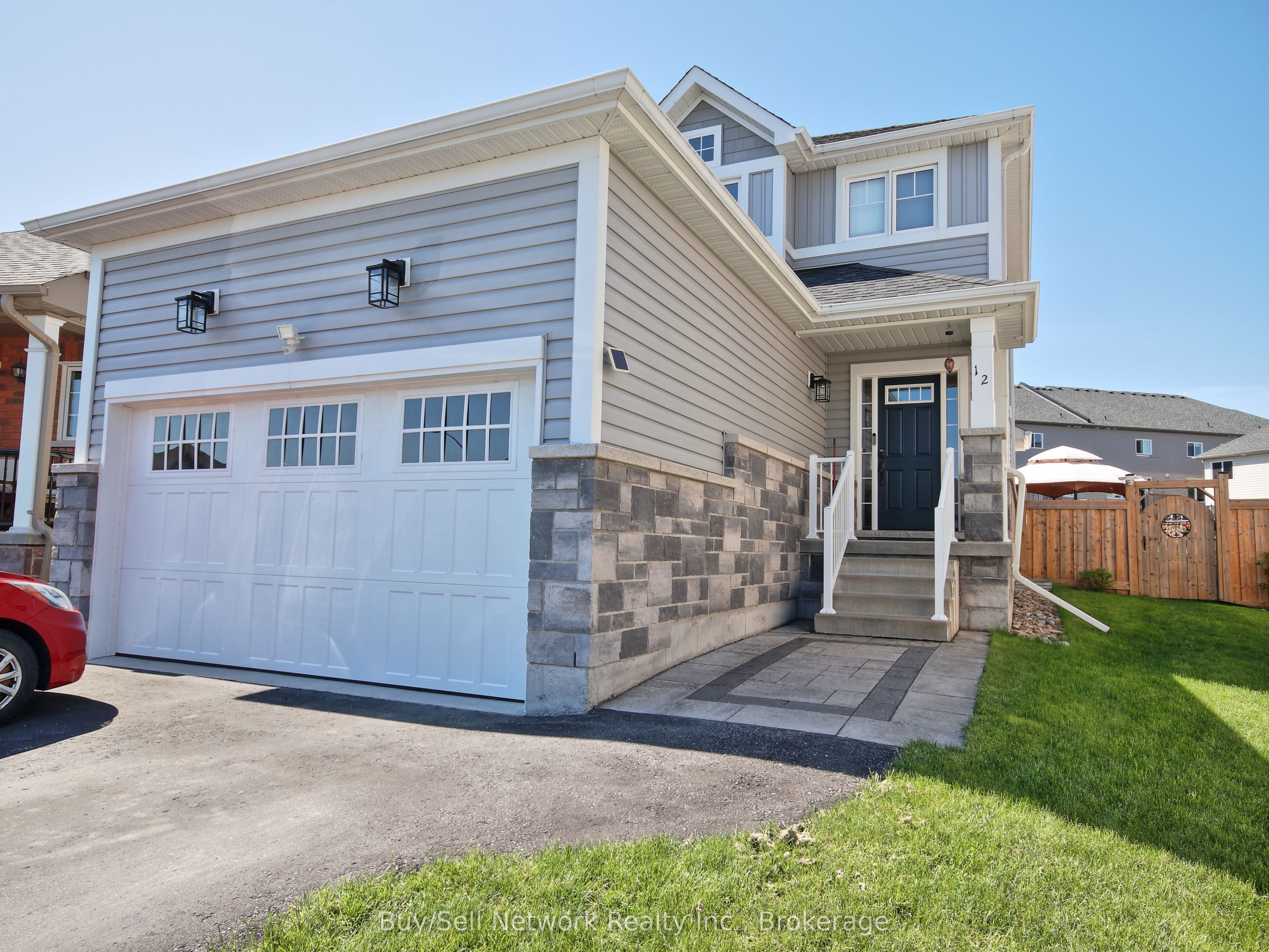 Photo 1 of 39 — 12 Summer Lane, Peterborough, ON K9L 0G4