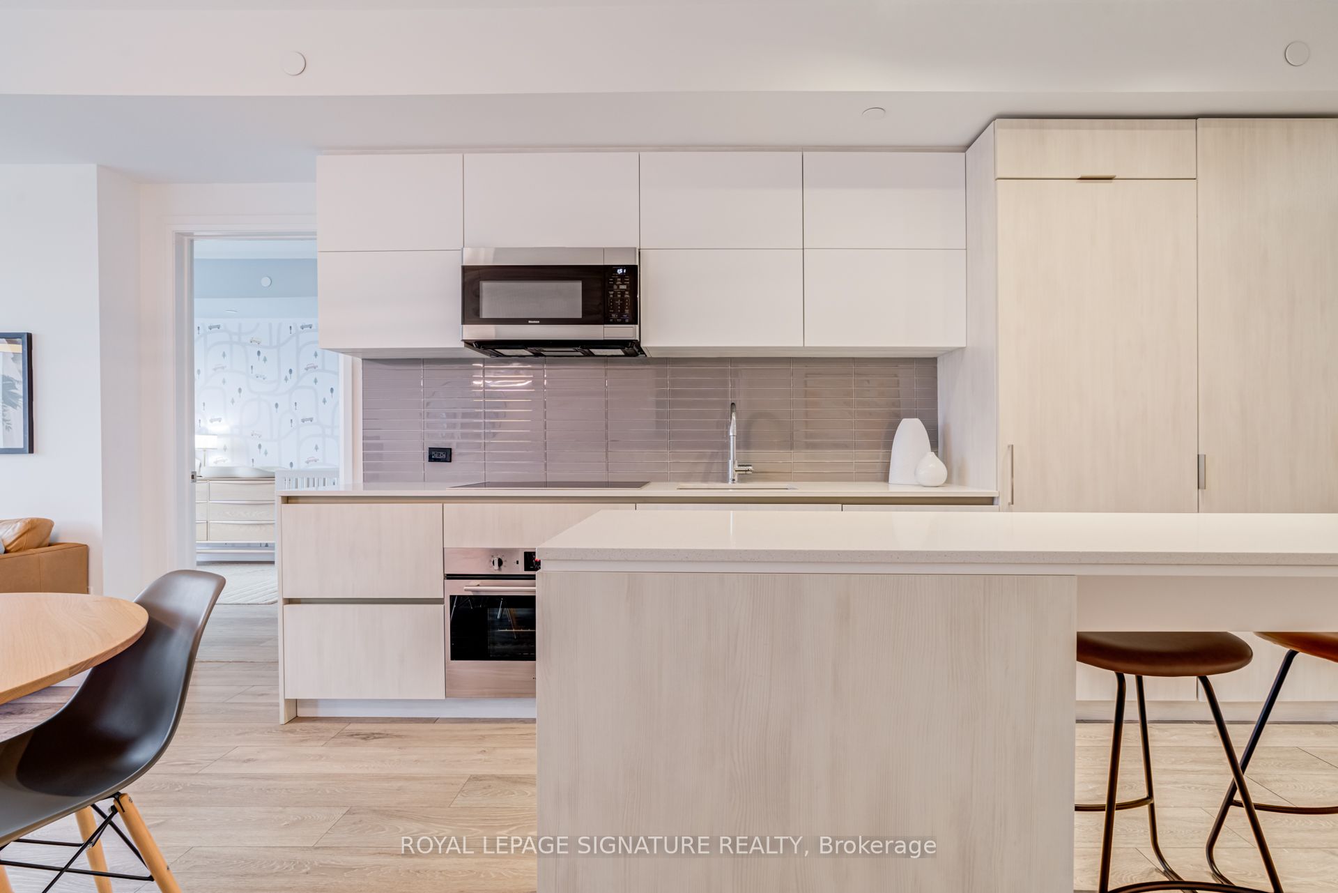 21 Park Street E 207