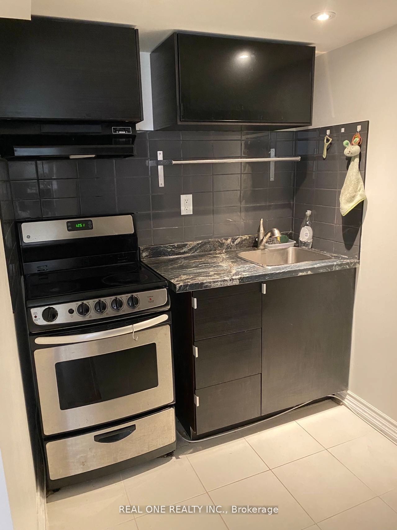 43 Estrella Crescent Bsmt