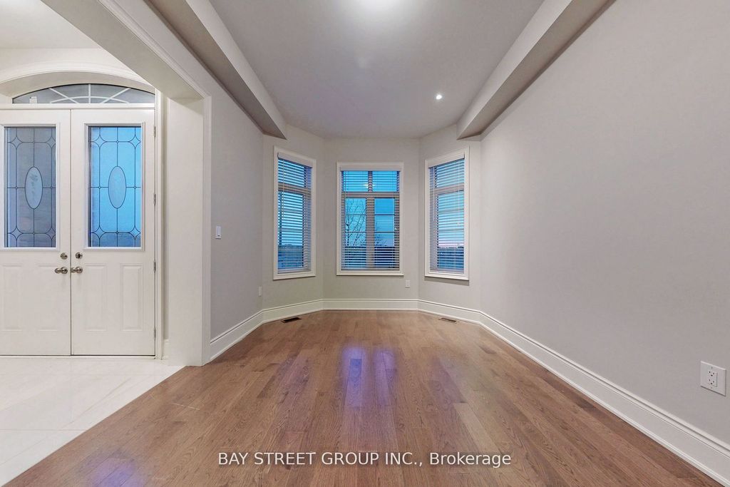 Photo of 423 Threshing Mill Boulevard, Oakville, ON L6T 0T4 (MLS # W12980702)